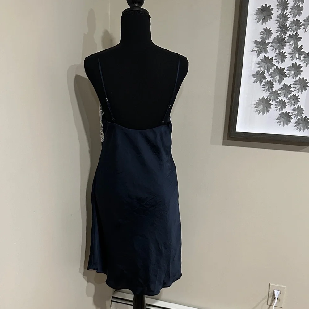 *ABERCROMBIE & FITCH* Navy Slip Dress w/ White Lace Bodice Size Medium Tall - Picture 6 of 8